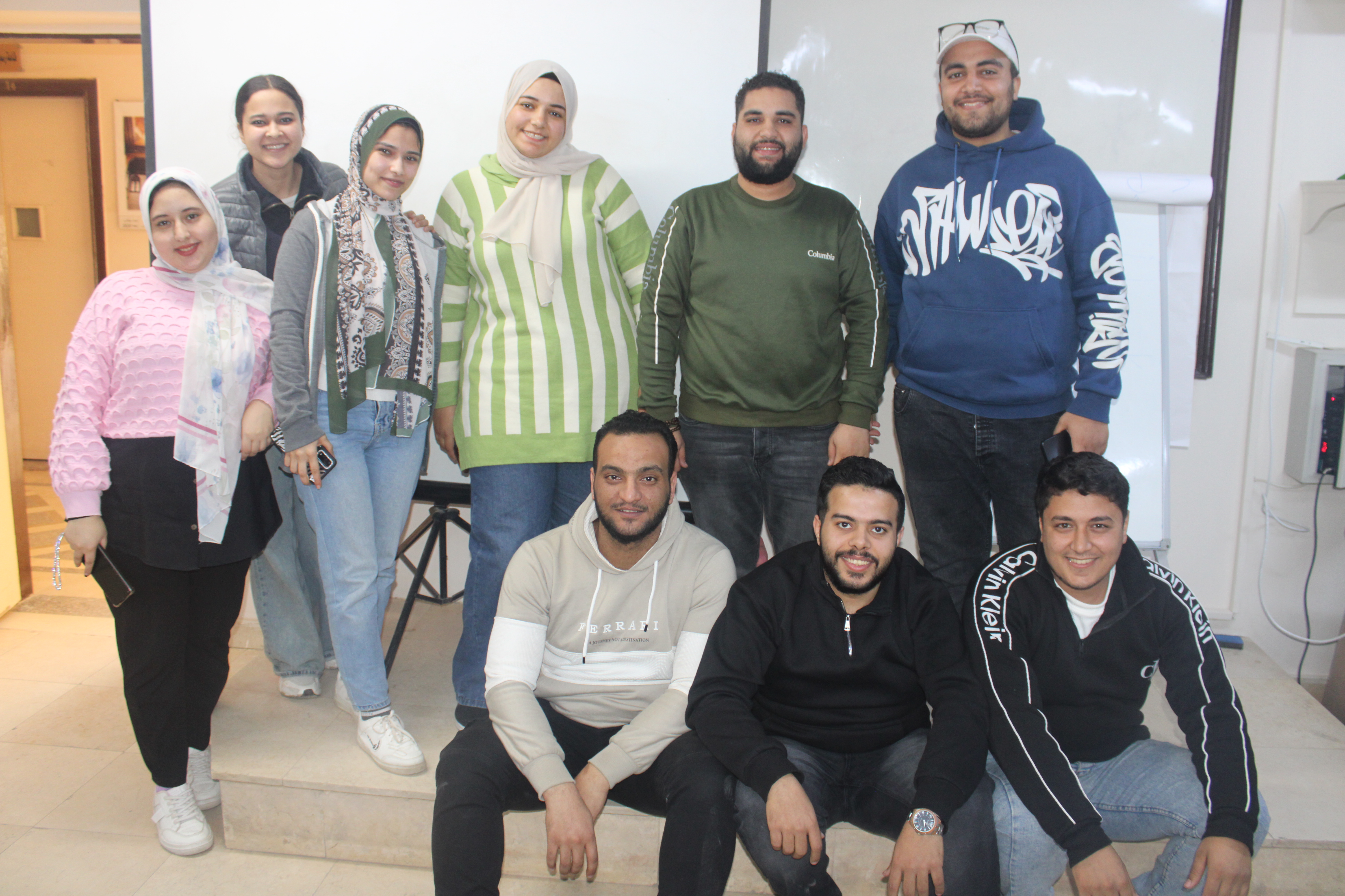 تكريم الطلاب وحصولهم على شهادات